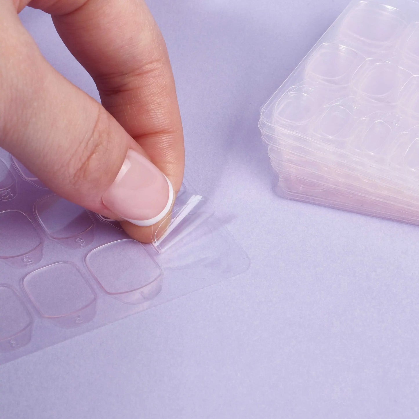 NAIL GLUE TAB